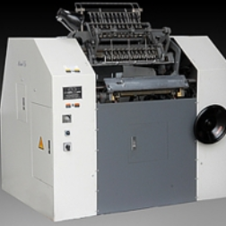 1995年，开始生产半自动锁线机，骑马钉，过胶机，压平机，压槽机等一系列印后设备。 